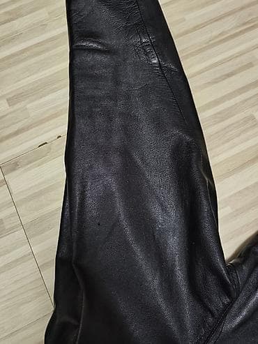 deri kurtkalar qadin ucun: Qara dəri kişi gödəkçə 67 manata təmiz deridir.Sol qolda yüngül — 4