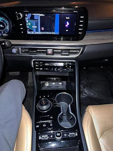 Nəqliyyat: Kia K5 – müasir sedan Xarici: - Gümüş rəngli kuzov, idman üslubunda — 3