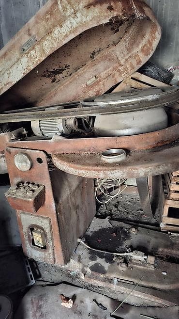 Sənaye metal emalı üçün böyük ölçülü lent mişarı (elektrik mühərrikli)