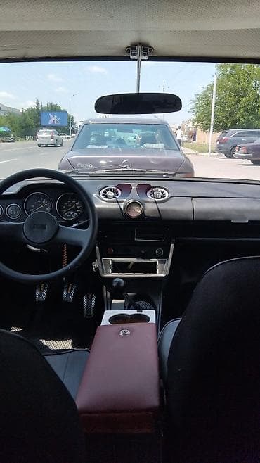 ford teker: VAZ 2106 sedan – klassik ağ rəngdə. Xarici xüsusiyyətlər: - Dördkünc — 5