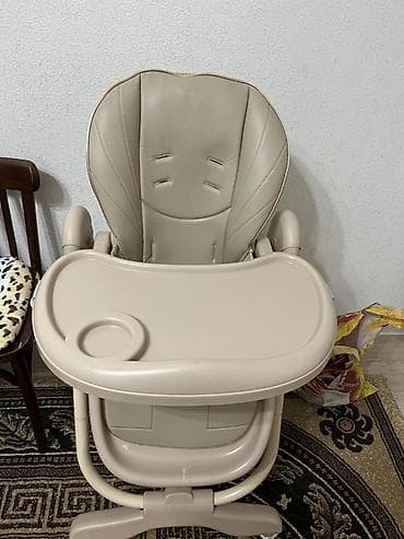 Uşaq yemək stulu – bej rəng - Rahat, yumşaq dəri örtüklü oturacaq və — 1