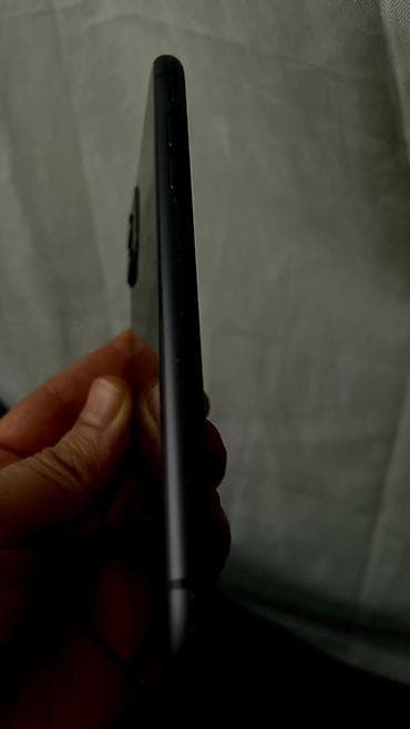 ipona: IPhone 11, 64 GB, Qara, Face ID — 4