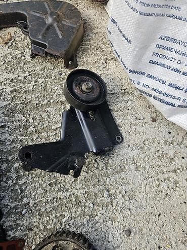 qezali avtomobiller: Nissan 3.3, 3.3 l, Benzin, 1998 il, İşlənmiş — 1