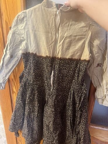 paltar alan: Zaradan alinib Mavi rəngdə, çiçək naxışlı, qısaqol Zara qadın don — 8