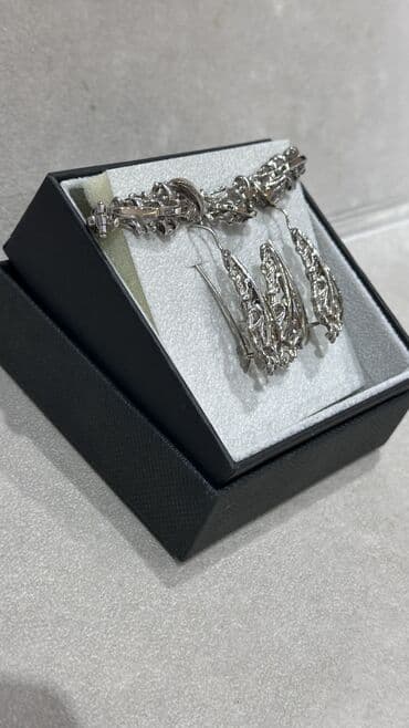 золотые серьги купить в баку: Dəstə daxildir: Üzük, Sırğa, Bilərzik, Gümüş, 925 Əyar, 25 g — 5