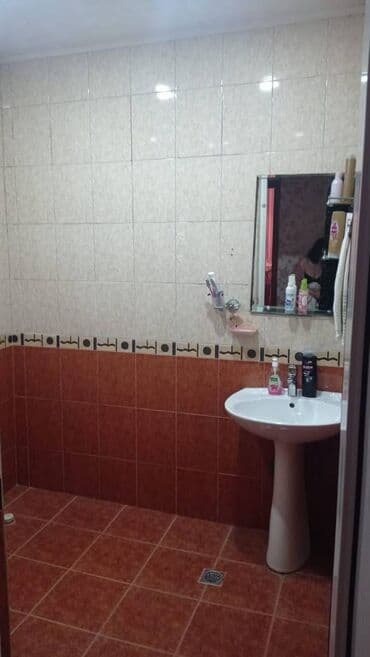 kiraye evler neftciler qarayev: Nizami rayonu,Xalqlar metrosu yaxın,8 km bazarının üstündə,14 — 6