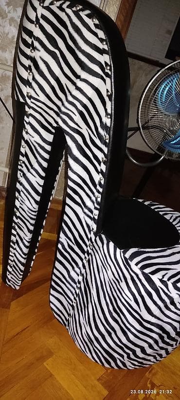 divan krislo: Zebra naxışlı dekorativ oturacaq kreslo. Qara-ağ dizaynı ilə interyerə — 4