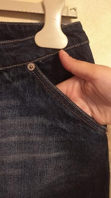Denim ətək – tünd göy, mini/orta uzunluq. Xüsusiyyətlər: - Kəsim — 8