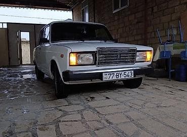 VAZ 2107, ağ rəng, sedan kuzovlu klassik model. Ön hissədə xrom lalafo.az -da VAZ 2107, ağ rəng, sedan kuzovlu klassik model. Ön hissədə xrom