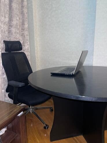 işçi masa: Konfrans zalı üçün, Yumru masa — 2