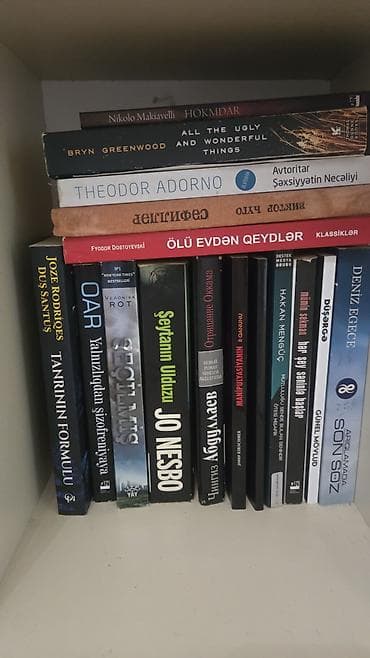 dost: Mövzu: Müxtəlif janrlarda geniş kitab kolleksiyası Tərkib: - — 2