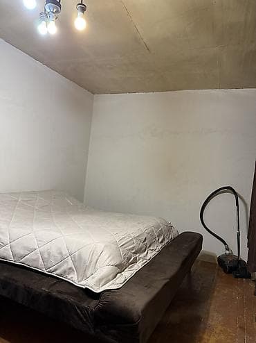 seki ayliq evler: Merkezde xan baginin yaninda 1 otaqli ev kiyraye verilir. uzun — 5