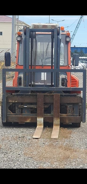 forklift: CPCD50 Yükqaldırma gücü 5 ton Yükqaldırma hündürlüyü 3 metr Kabina və — 1