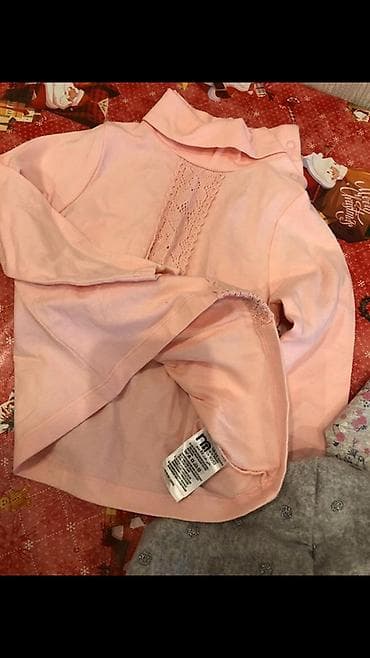 Avtokreslolar: Qız uşağı üçün geyim dəsti Tərkib: - 1 ədəd boz rəngli kapüşonlu — 4