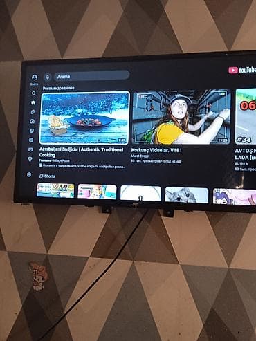 JVC markalı Smart TV təqdim olunur. Televizorun ekranı geniş — 4