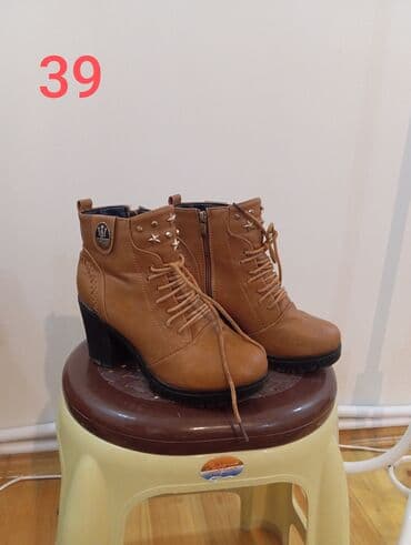 Мужская обувь: Qadın botları – 39 ölçü - Rəng: karamell/boz-qəhvəyi - Material: süni — 1