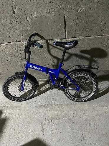 20 velosiped: Mavi rəngli BMX tipli velosiped. Kompakt ölçülü çərçivəyə malikdir və — 5