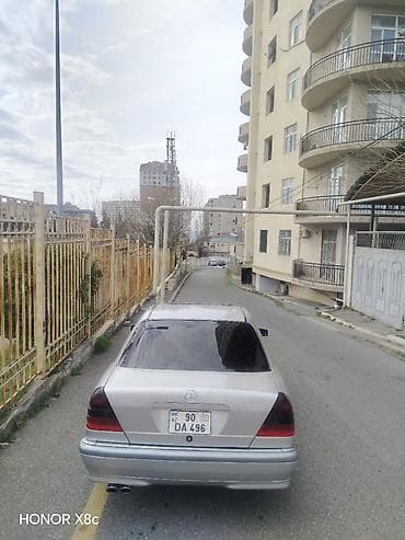 Mercedes-Benz S-Class: 2.4 l | 1997 il Sedan — 2