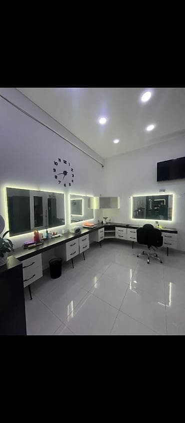 Gözəllik salonu üçün mebel dəsti - İş masaları: U formalı, qarışıq