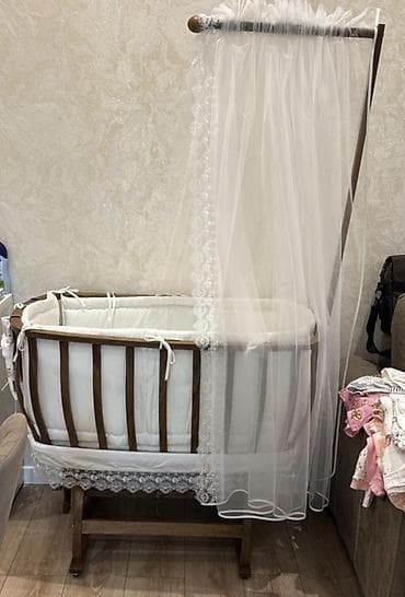 Для девочки и мальчика, Новый, Овальная, Колыбель, С бортиками, С механизмом качания — 1