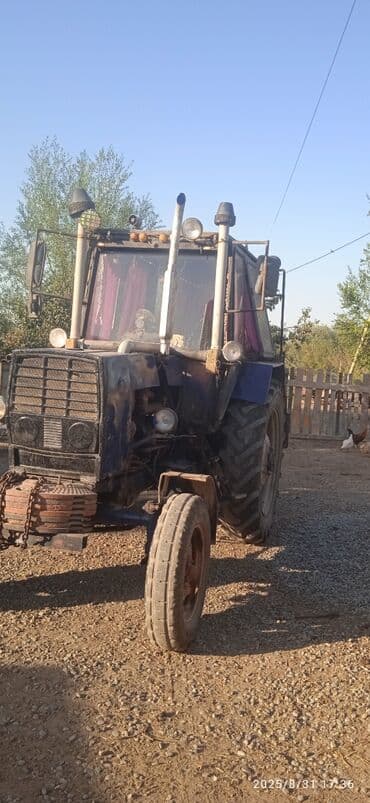 qazel yük masinlari satisi: MTZ Belarus traktoru - Korpus və kabina: Tam ölçülü kabina, günəşə — 8