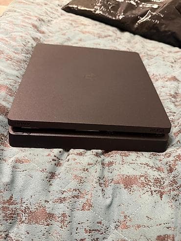 nubia red magic: Sony PlayStation 4 Slim konsolu - Rəng: qara, kompakt “Slim” korpus - — 3