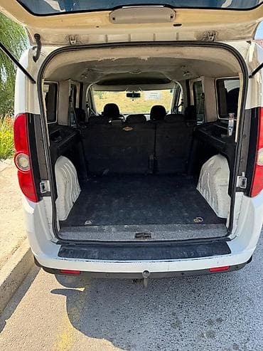e 3 2: Fiat Doblo: 1.5 l | 2012 il 38000 km Van/Minivan — 5