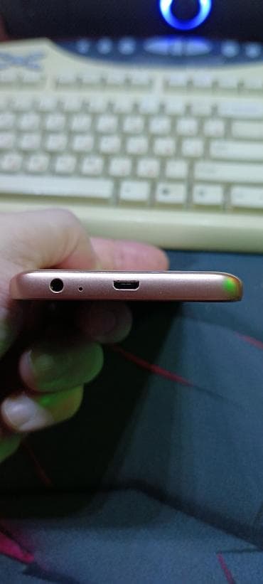 j2: Samsung Galaxy J2 Core, 8 GB — 3