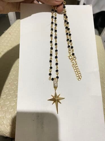 qadınlar üçün strazlı papaqlar: Qadın aksesuarları dəsti – müxtəlif üslubda sırğalar, boyunbağı və — 4