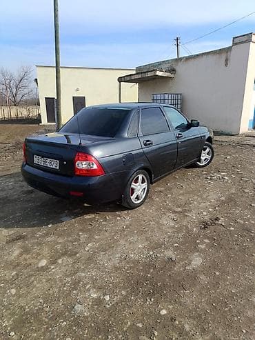 kia satisi: LADA Priora sedan - Kuzov: 4 qapılı sedan, tünd boz rəng - Mühərrik — 2