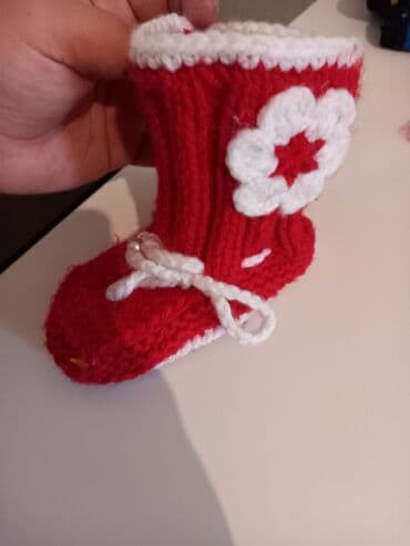 uşaq kostyumu: Qırmızı-ağ əl işi körpə çəkmələri - Material: yumşaq akril iplik — 4