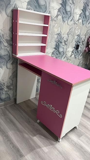 Qız üçün, Siyirməli, Yazı masası, Stulsuz