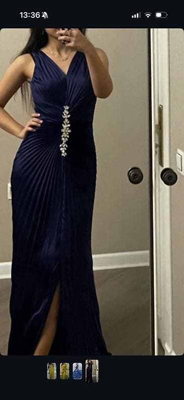 Tünd göy rəngli gecə/libas - Model: Uzun, bədənə oturan, V-yaxa