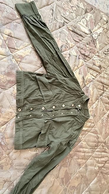 Zeytun-yaşıl rəngdə uzunqollu üst geyimi (yüngül jaket/kardiqan