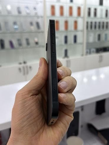 iphone 2ci əl: IPhone 16e, 128 GB, Black Titanium, Face ID — 4