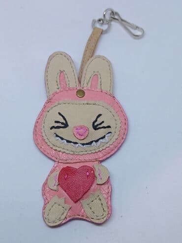 sef qaplar: Çəhrayı rəngdə, dovşan formalı açar zənciri. Bu aksesuar açarlarınızı — 1