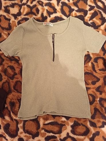 Kişi ayaqqabıları: Qısaqollu qadın köynəyi - Rəng: açıq zeytun/xaKi - Parça: elastik — 2