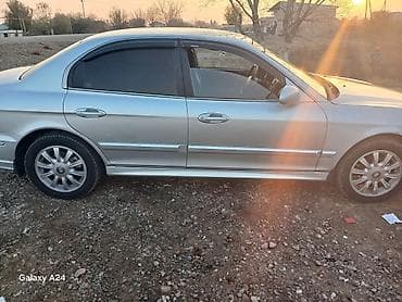 Hyundai Sonata: 2.7 l | 2002 il Sedan