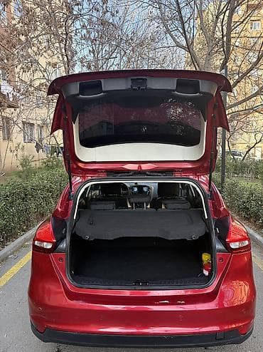 traktor traktor traktor: Ford Focus: 1.6 l | 2015 il 109847 km — 3