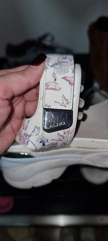 ağ sandallar: Məhsul: ALDO qadın sandal - Rəng: ağ (çiçək və kəpənək naxışlı) - — 2