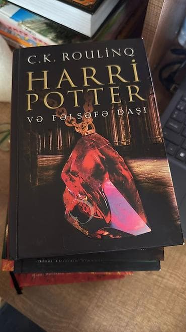 islenmis sifoner: Harry Poter kitablarimi satiram,her biri yenidir. Azerbaycan dilinde — 2