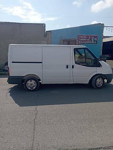 ford escort: Ford Transit yük furqonu. Daşınma, logistika və servis işləri üçün — 1
