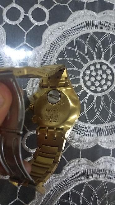 t800 saat: Swatch Irony qol saatı. Saat qızılı rəngli metal korpus və metal — 1