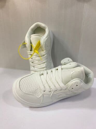 toxunma corablar: Ağ rəngli uşaq krossovkası - Model: aşağı kəsimli, klassik basketbol — 5