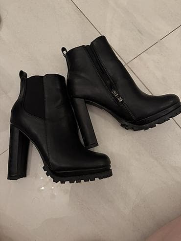 deri gödekce: Qadın üçün qara dabanlı botlar - Model: Ankle boot – qalın, hündür — 1
