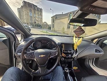 chevrolet salon: Chevrolet Cruze Hatchback (ağ rəng) - Kuzov: 5 qapılı hatchback — 7