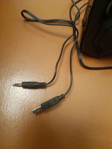 Аудиотехника: İki ədəd kompyuter akustik kolonkası - Kompakt stolüstü dizayn — 2