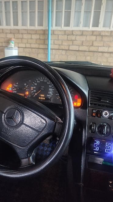 7 nəfərlik avtomobillər: Mercedes-Benz C-Class: 2 l | 1994 il Sedan — 7