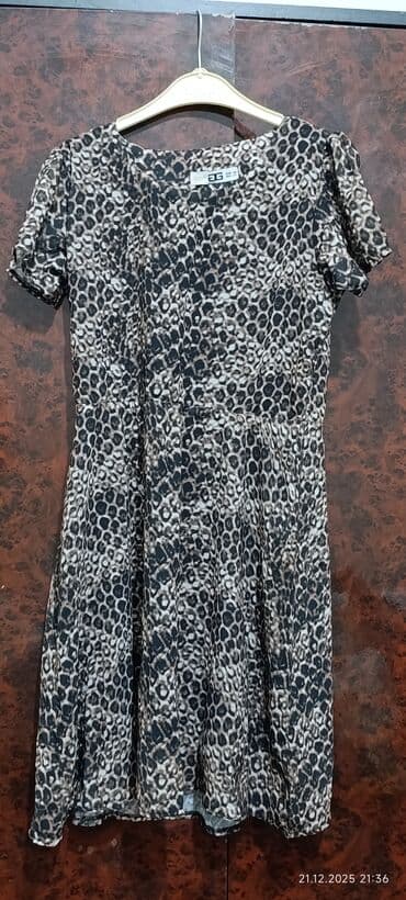 hicablı geyimlər: Bütün geyimler 5 manatdir. Hamisi kiçik ölçülərdi. 12-13-14 taş — 3