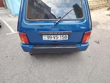 niva wuweleri: LADA 4x4 (Niva) – mavi rəng, 3 qapılı, tam ötürücülü off-road — 4